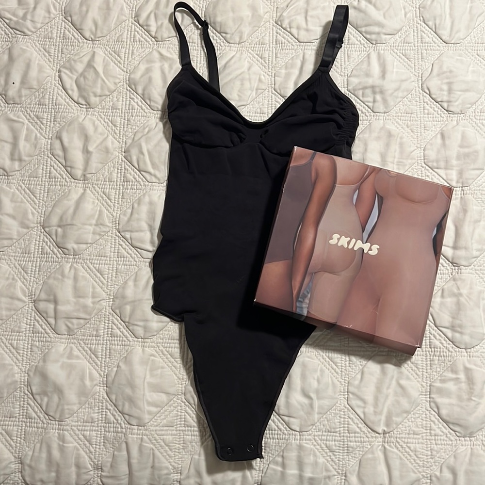 SKIMS black sculpting bodysuit -low back, thong